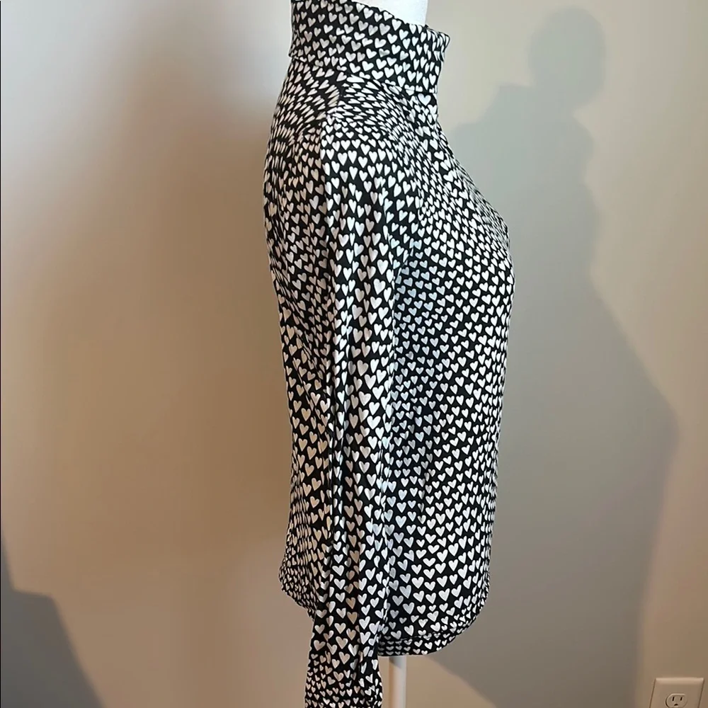 J. Crew Black and White Heart Print Women's Top - Picture 2 of 4